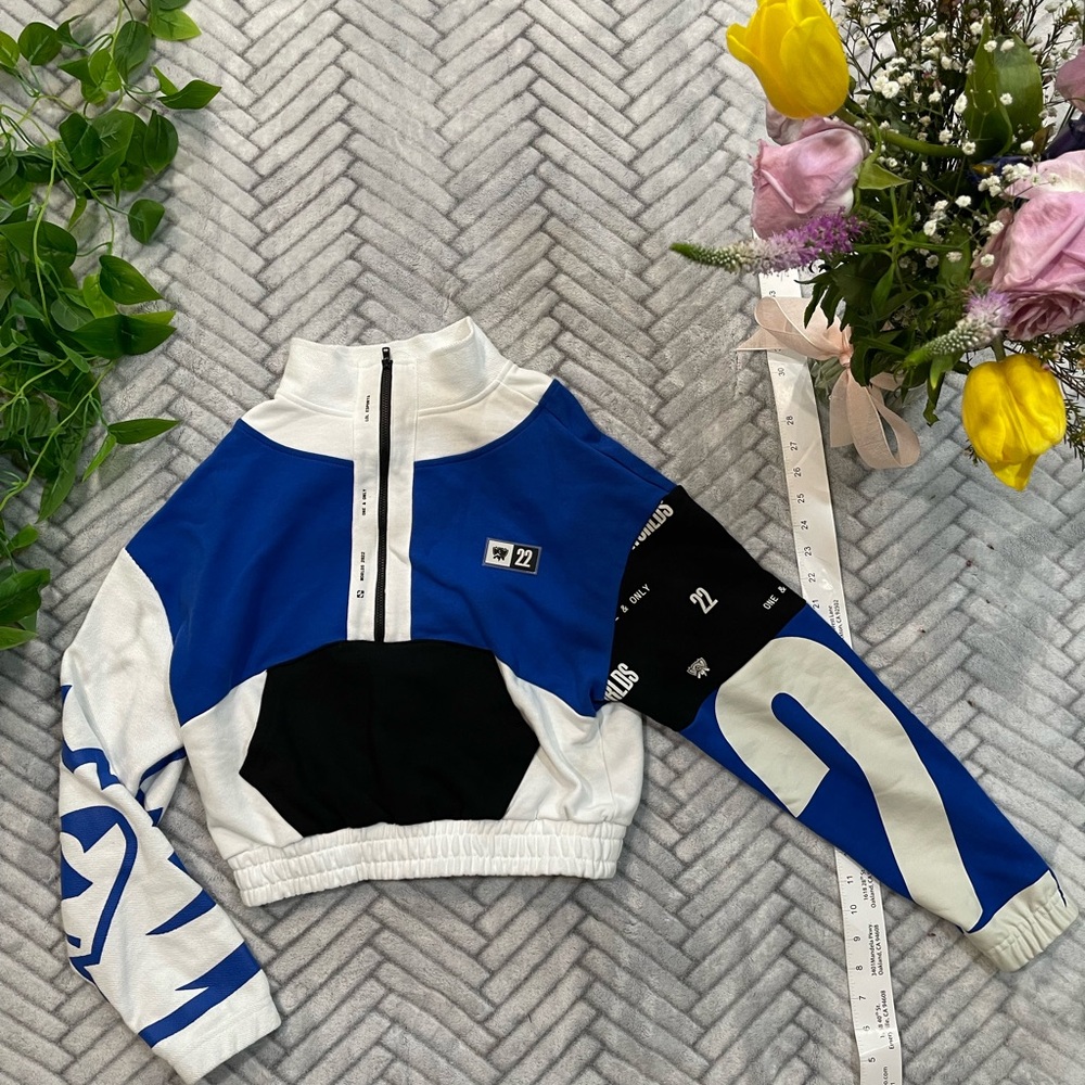 Rare Limited Edition Collectible League of Legends Worlds 22 SF cropped jacket
